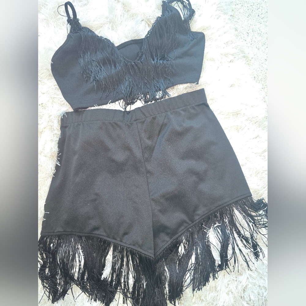 Fringe Short Set - Picture 2 of 5